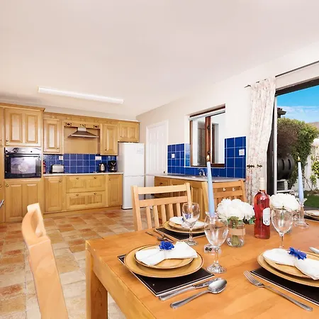 Great Location - City Center - 4 Bed Luxury House Galway