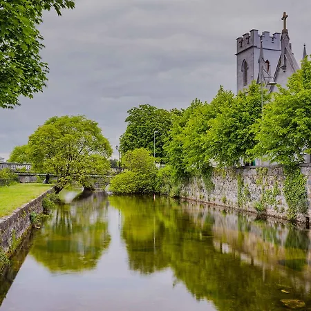 Great Location - City Center - 4 Bed Luxury House * Galway