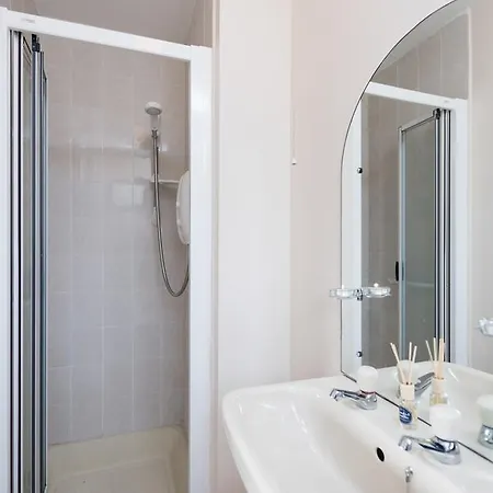 Great Location - City Center - 4 Bed Luxury House