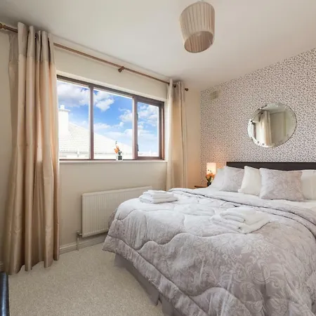 Great Location - City Center - 4 Bed Luxury House * Galway
