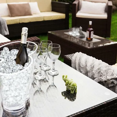 Great Location - City Center - 4 Bed Luxury House Holiday home