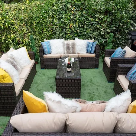 Great Location - City Center - 4 Bed Luxury House *